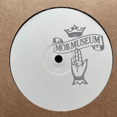 MOB003-FRONTCOVER Estreez
